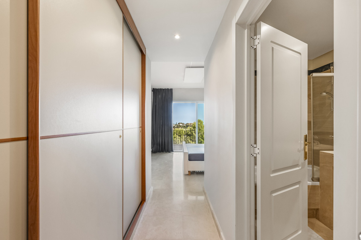 2 Bed Apartment for sale in Benahavís Costa Del Sol, Málaga, Spain