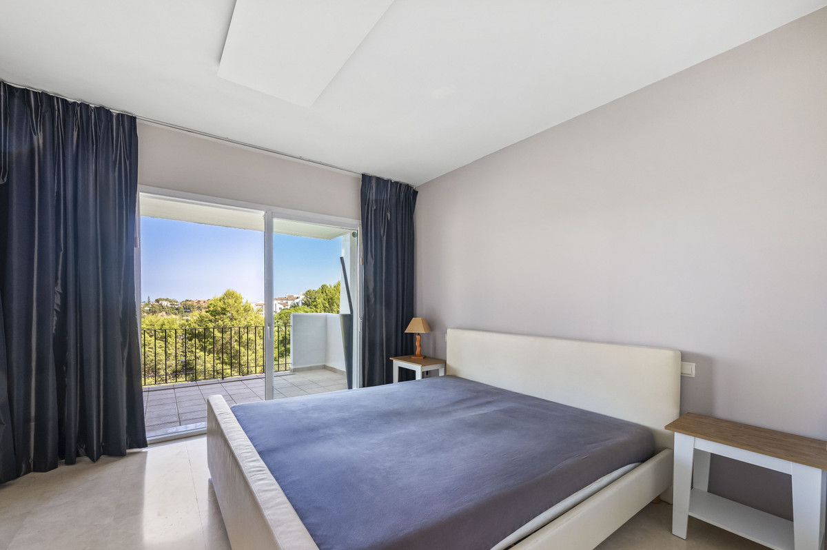 2 Bed Apartment for sale in Benahavís Costa Del Sol, Málaga, Spain