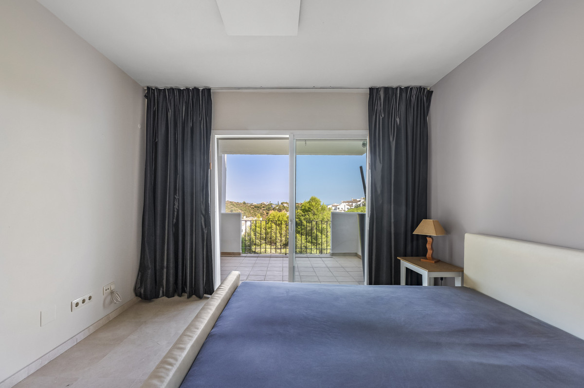 2 Bed Apartment for sale in Benahavís Costa Del Sol, Málaga, Spain