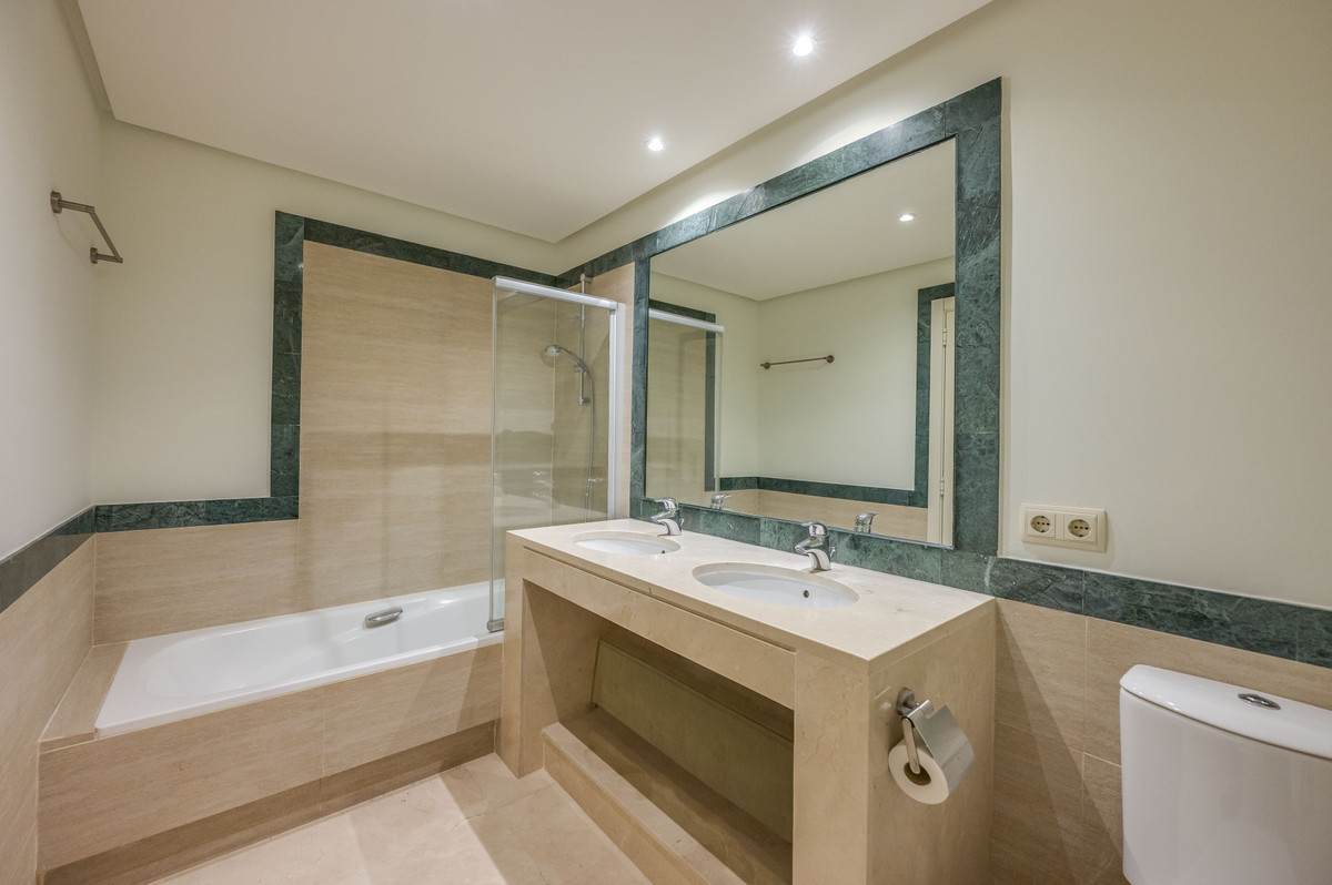 2 Bed Apartment for sale in Benahavís Costa Del Sol, Málaga, Spain