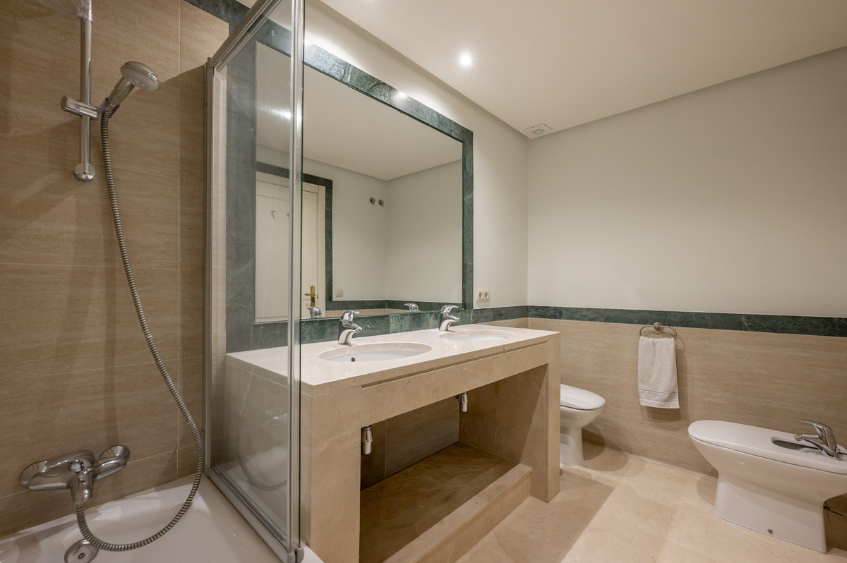 2 Bed Apartment for sale in Benahavís Costa Del Sol, Málaga, Spain
