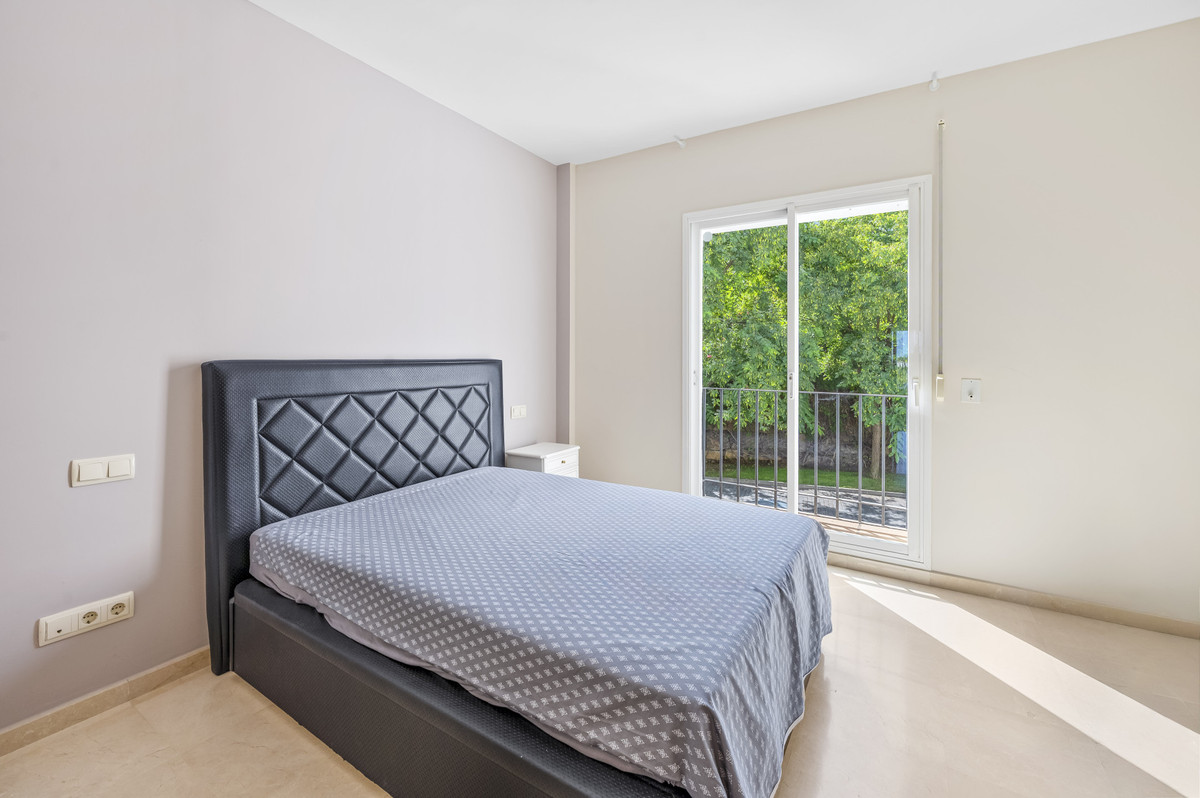 2 Bed Apartment for sale in Benahavís Costa Del Sol, Málaga, Spain