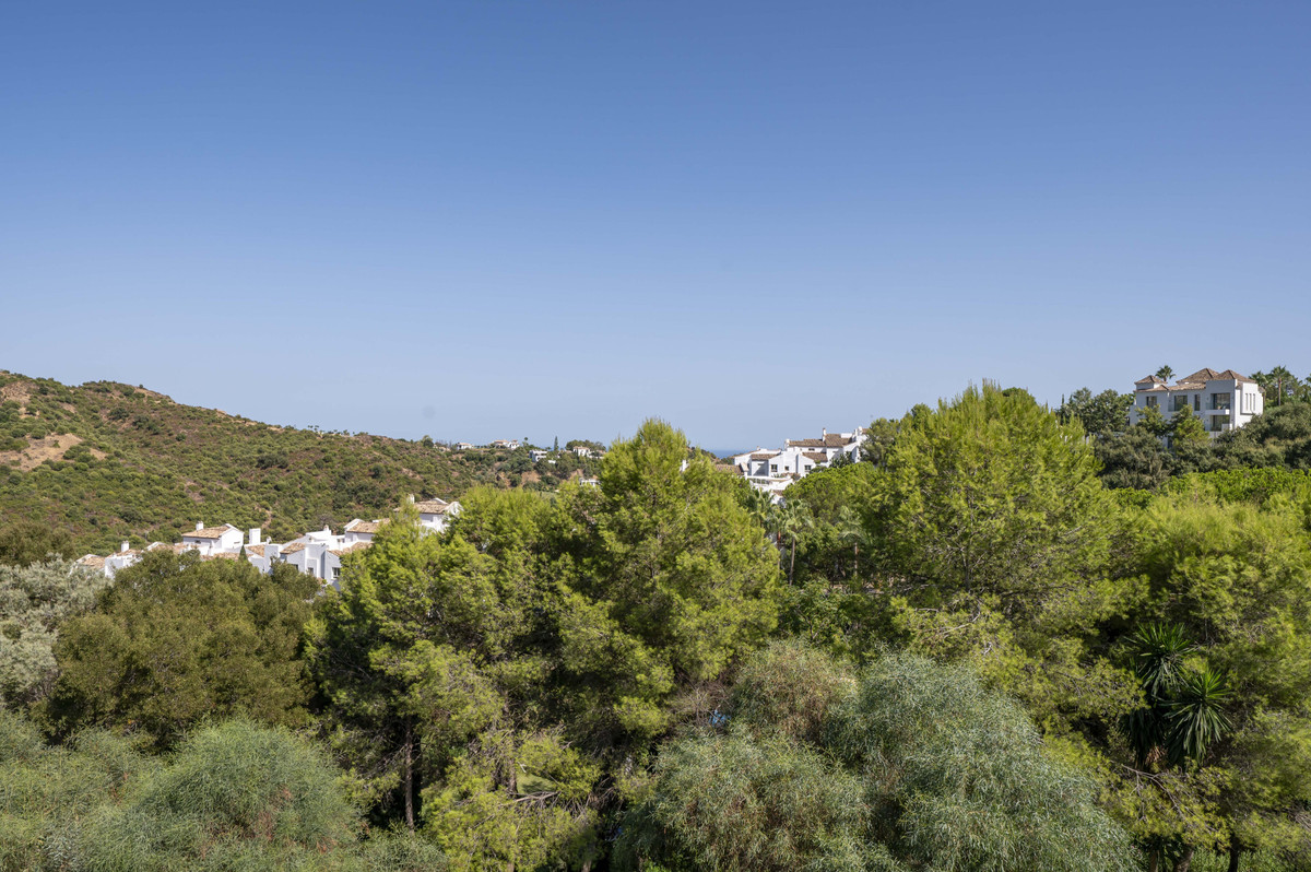 2 Bed Apartment for sale in Benahavís Costa Del Sol, Málaga, Spain