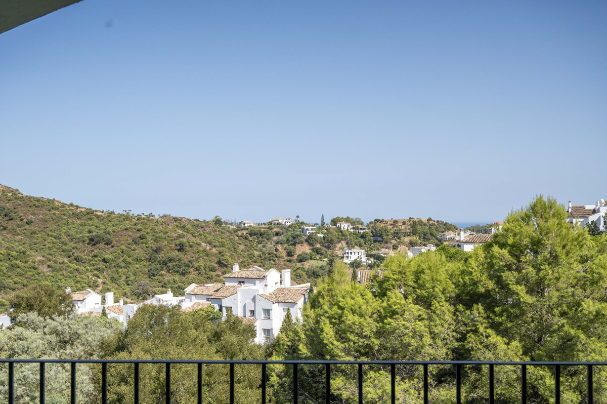 2 Bed Apartment for sale in Benahavís Costa Del Sol, Málaga, Spain