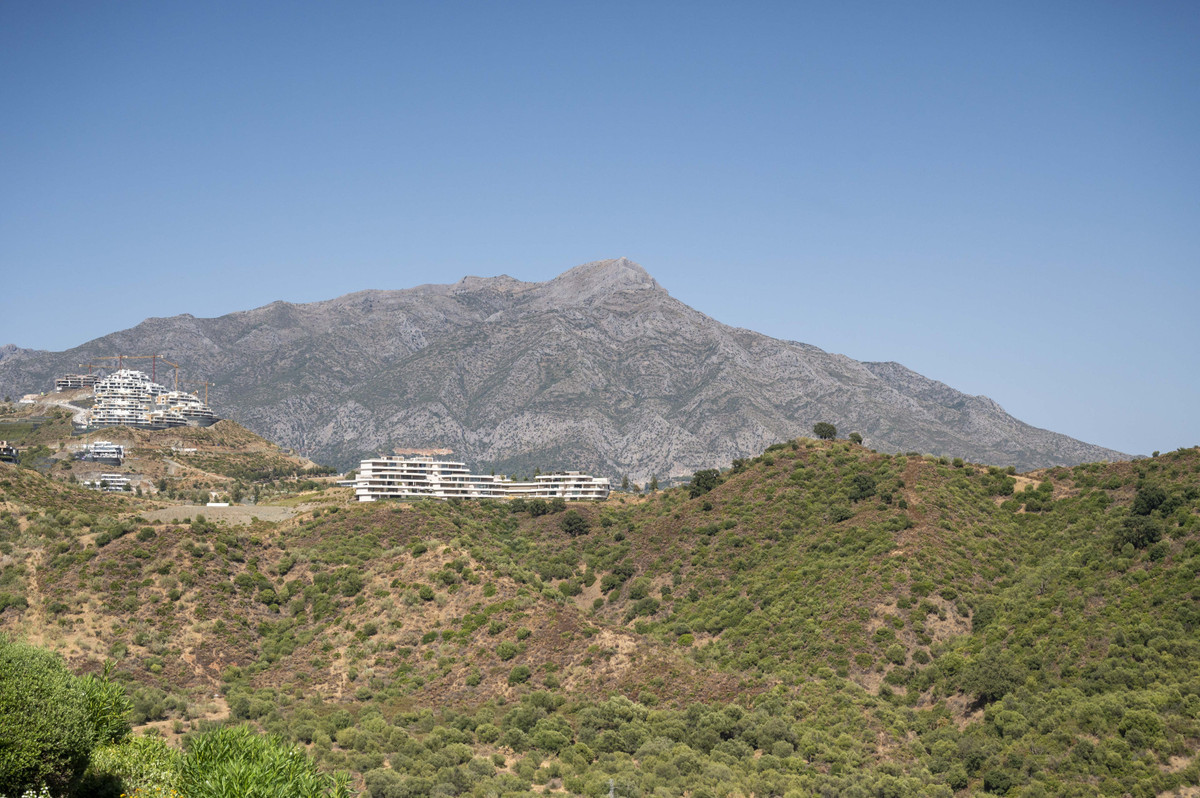 2 Bed Apartment for sale in Benahavís Costa Del Sol, Málaga, Spain