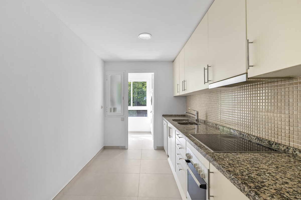 2 Bed Apartment for sale in Benahavís Costa Del Sol, Málaga, Spain