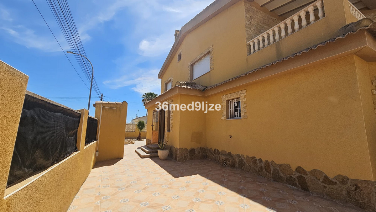 Se vende Villa - Chalet de 6 dormitorios en Costa Calida, Murcia, España