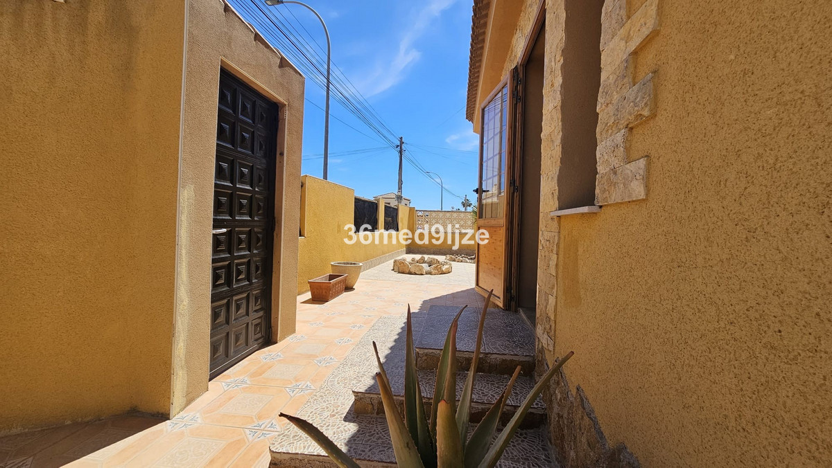 Se vende Villa - Chalet de 6 dormitorios en Costa Calida, Murcia, España