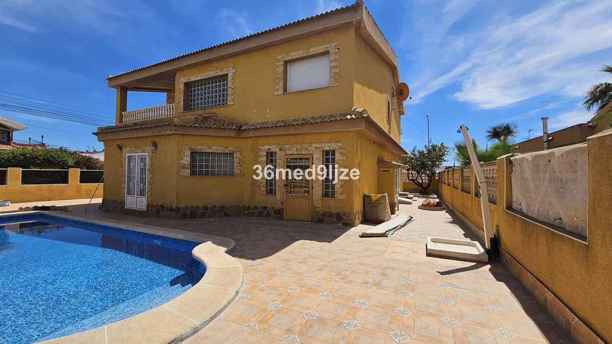 Se vende Villa - Chalet de 6 dormitorios en Costa Calida, Murcia, España