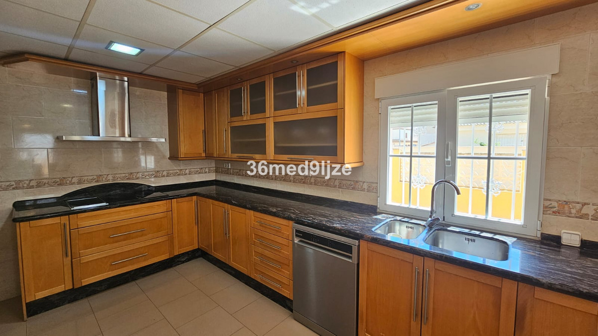 Se vende Villa - Chalet de 6 dormitorios en Costa Calida, Murcia, España