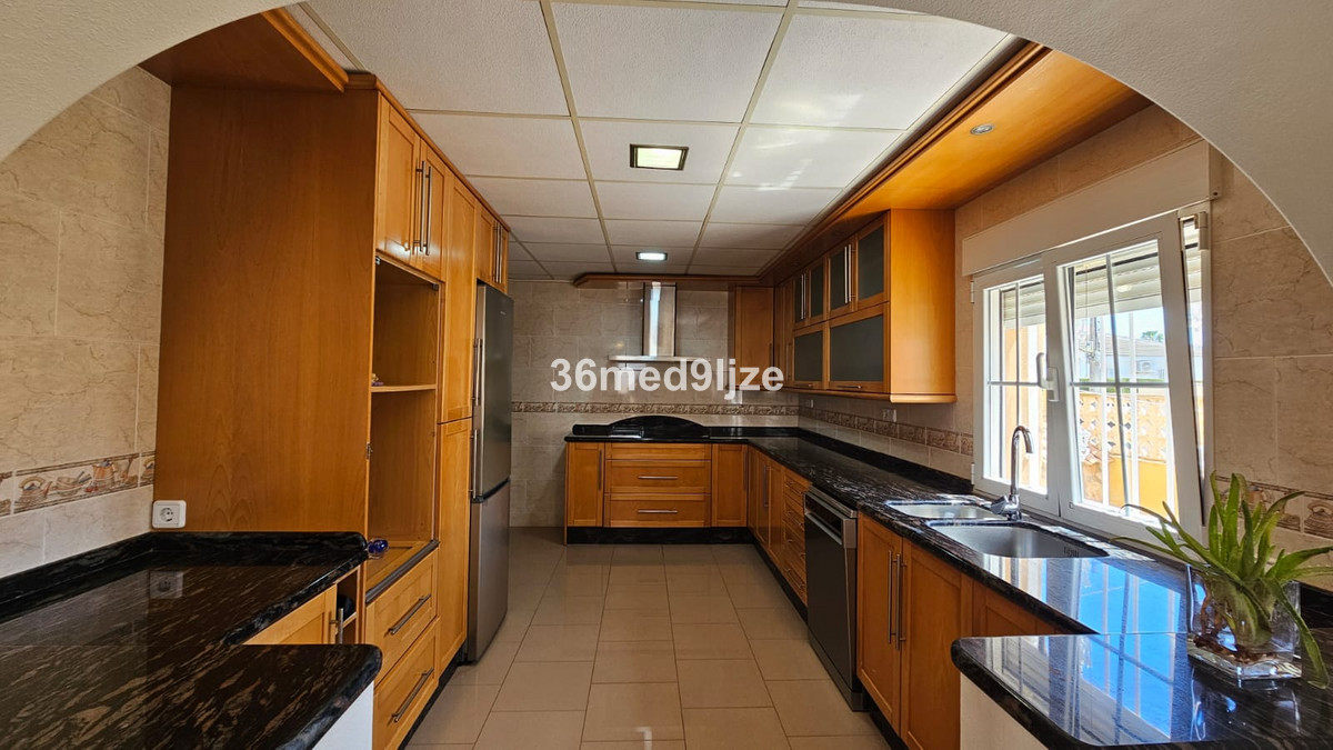 Se vende Villa - Chalet de 6 dormitorios en Costa Calida, Murcia, España
