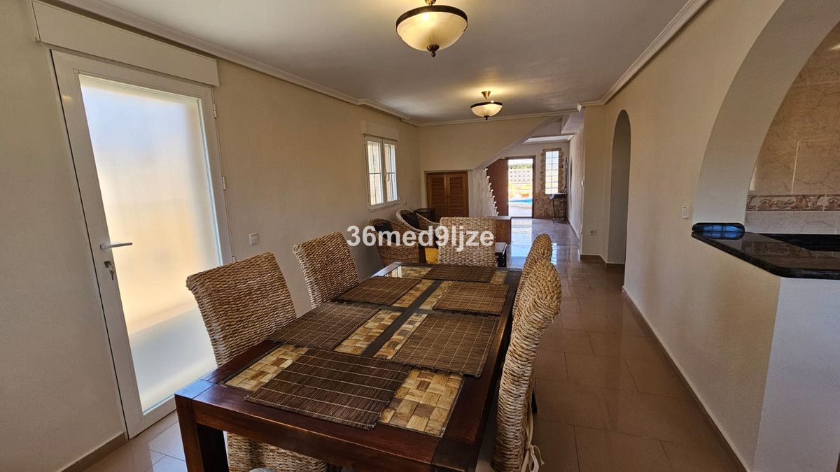 Se vende Villa - Chalet de 6 dormitorios en Costa Calida, Murcia, España