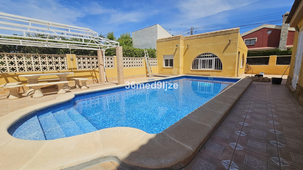 Se vende Villa - Chalet de 6 dormitorios en Costa Calida, Murcia, España