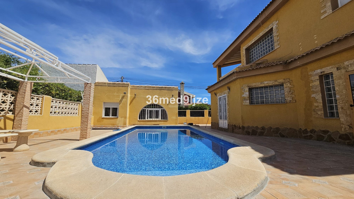 Se vende Villa - Chalet de 6 dormitorios en Costa Calida, Murcia, España