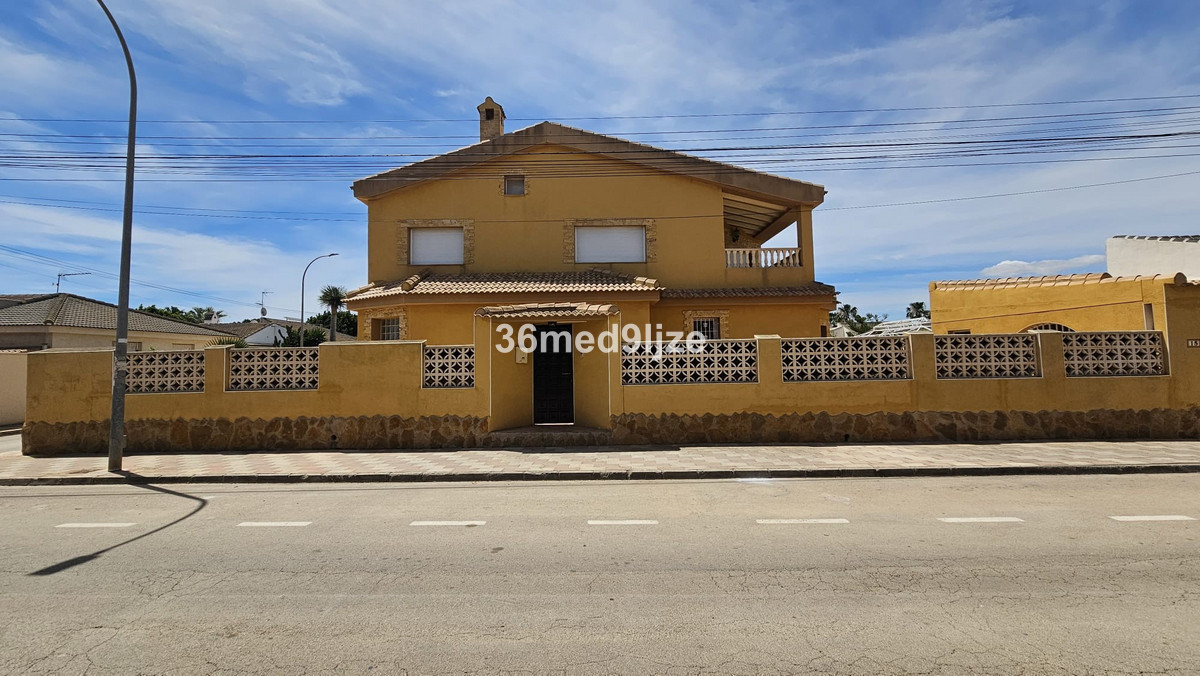 Se vende Villa - Chalet de 6 dormitorios en Costa Calida, Murcia, España