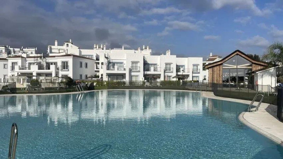 3 Bed Apartment for sale in El Paraiso Costa Del Sol, Málaga, Spain
