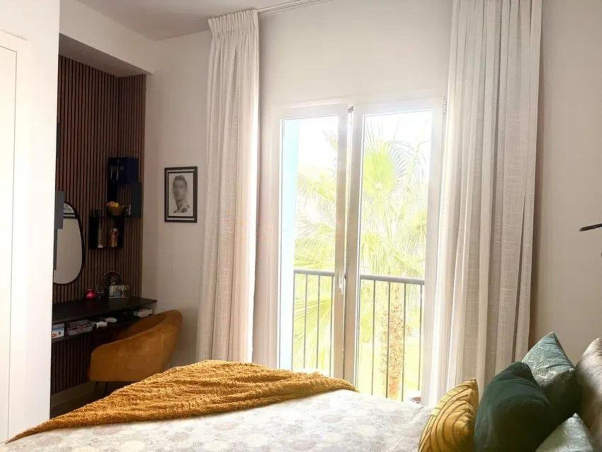 3 Bed Apartment for sale in El Paraiso Costa Del Sol, Málaga, Spain