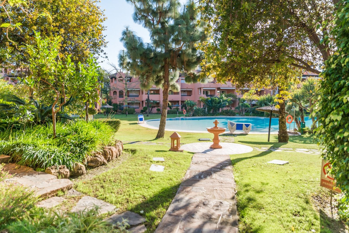 Se vende Apartamento Planta Media de 2 dormitorios en Costa Del Sol, Málaga, España