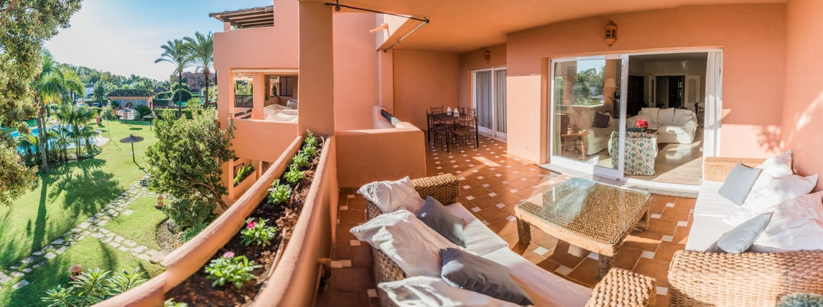 Se vende Apartamento Planta Media de 2 dormitorios en Costa Del Sol, Málaga, España