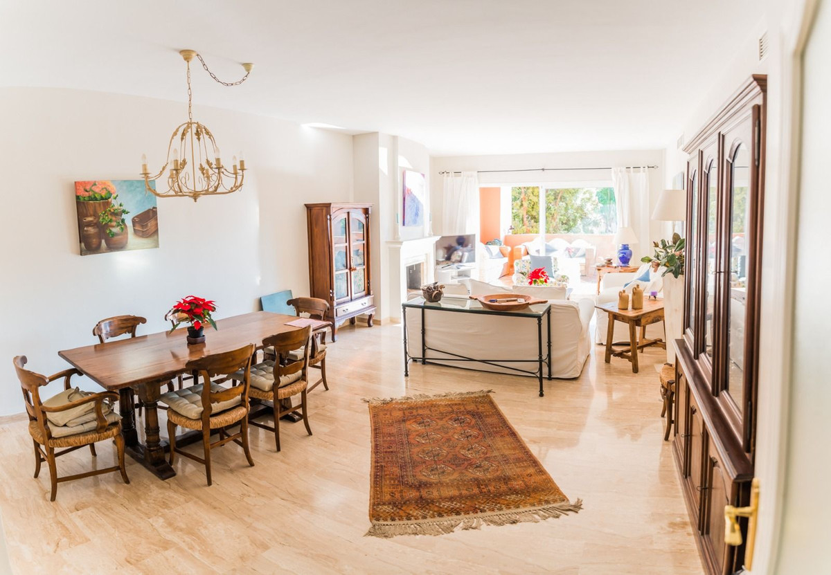 Se vende Apartamento Planta Media de 2 dormitorios en Costa Del Sol, Málaga, España