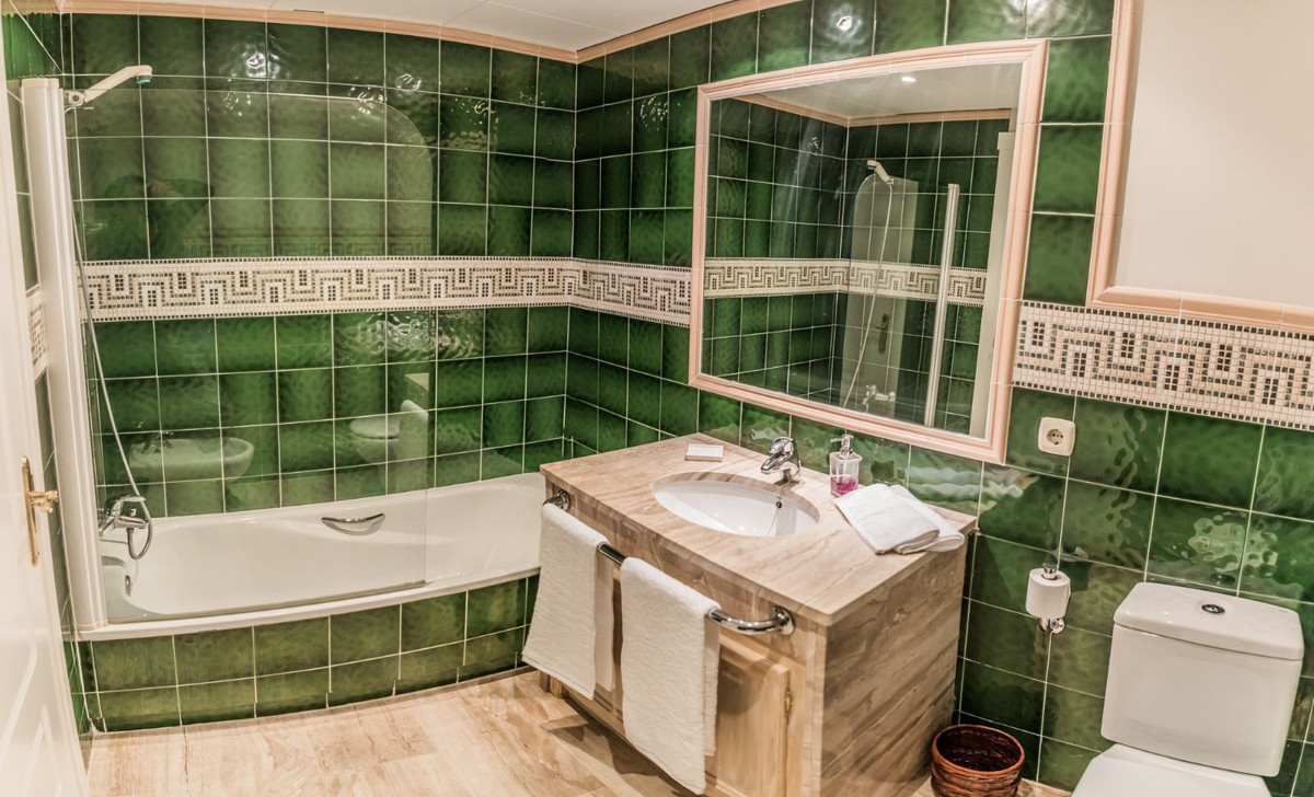 Se vende Apartamento Planta Media de 2 dormitorios en Costa Del Sol, Málaga, España
