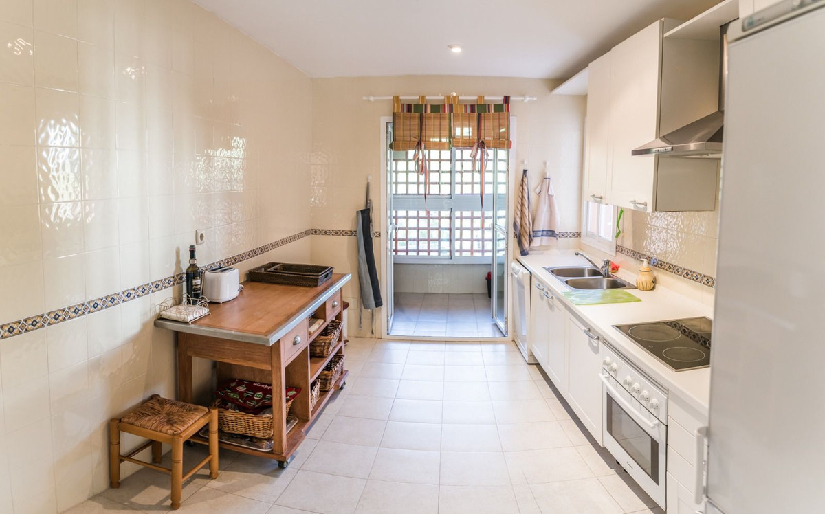 Se vende Apartamento Planta Media de 2 dormitorios en Costa Del Sol, Málaga, España