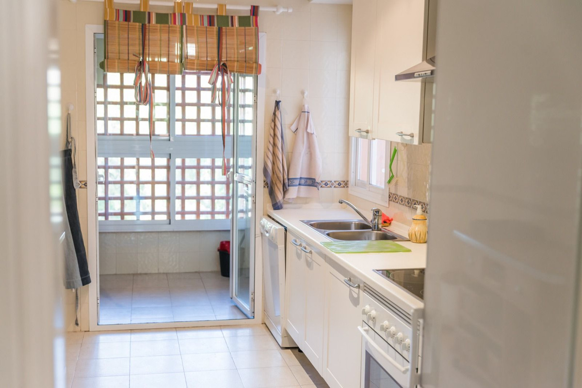 Se vende Apartamento Planta Media de 2 dormitorios en Costa Del Sol, Málaga, España