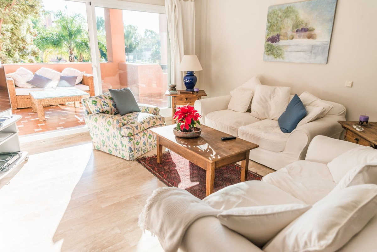 Se vende Apartamento Planta Media de 2 dormitorios en Costa Del Sol, Málaga, España