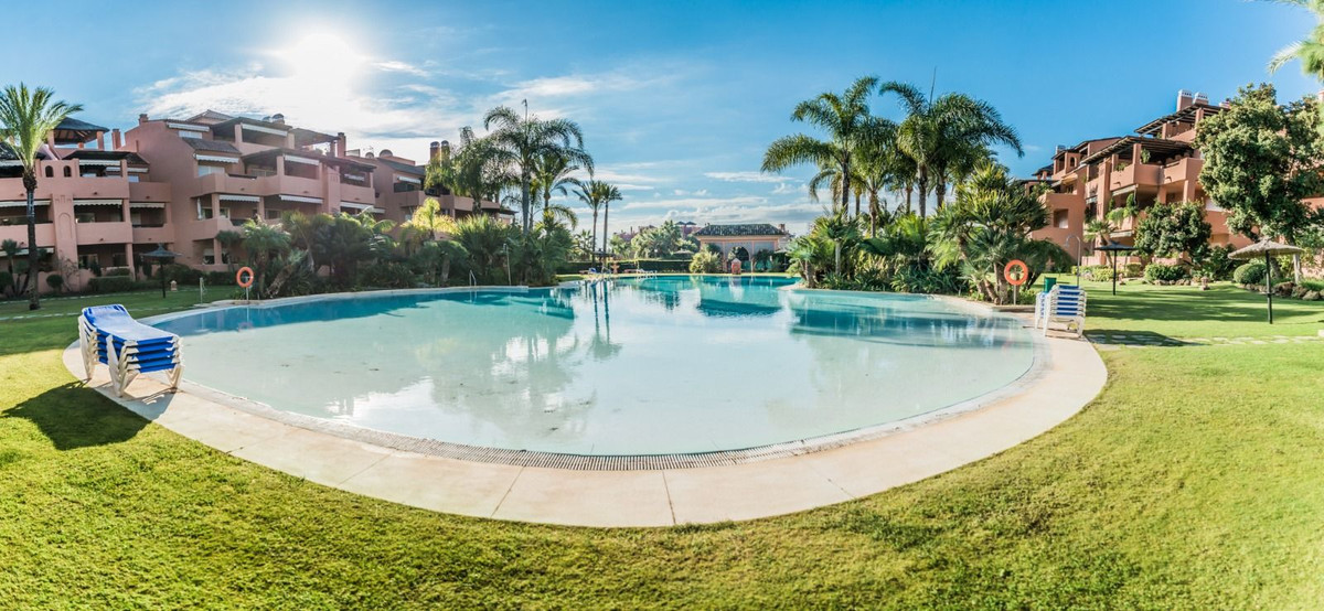 Se vende Apartamento Planta Media de 2 dormitorios en Costa Del Sol, Málaga, España
