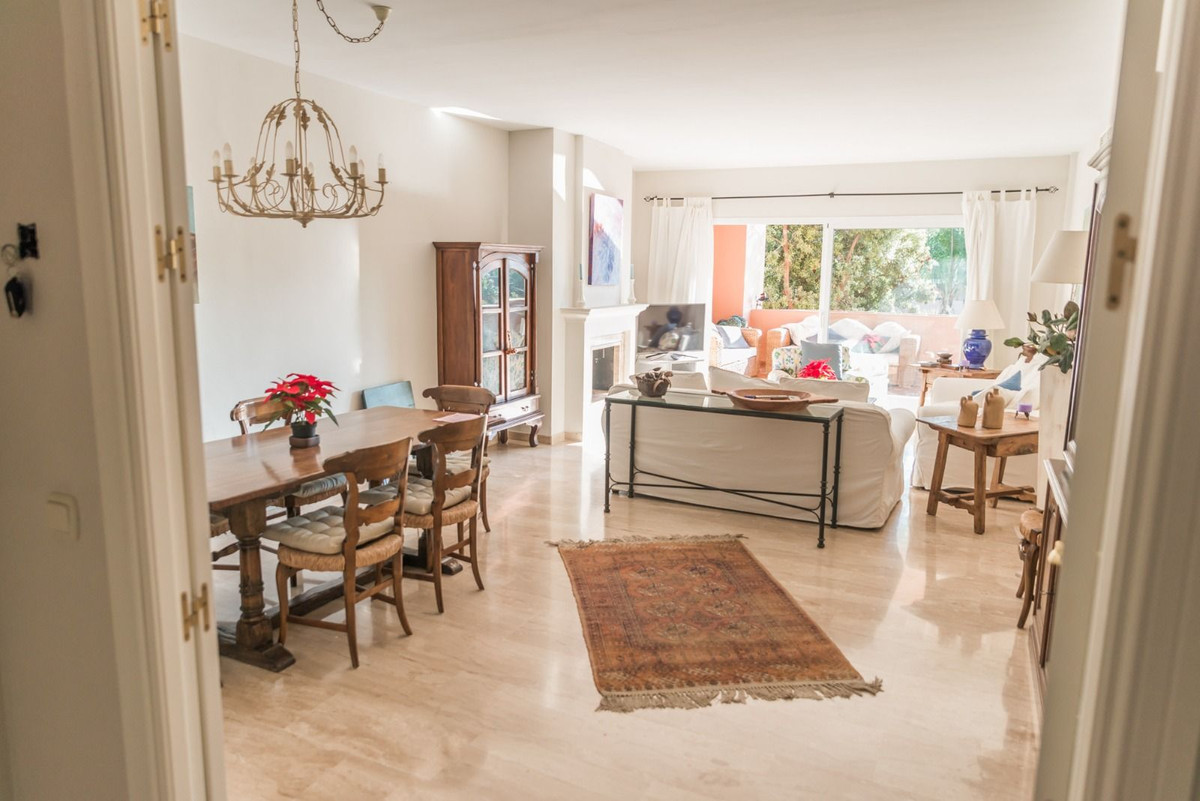 Se vende Apartamento Planta Media de 2 dormitorios en Costa Del Sol, Málaga, España