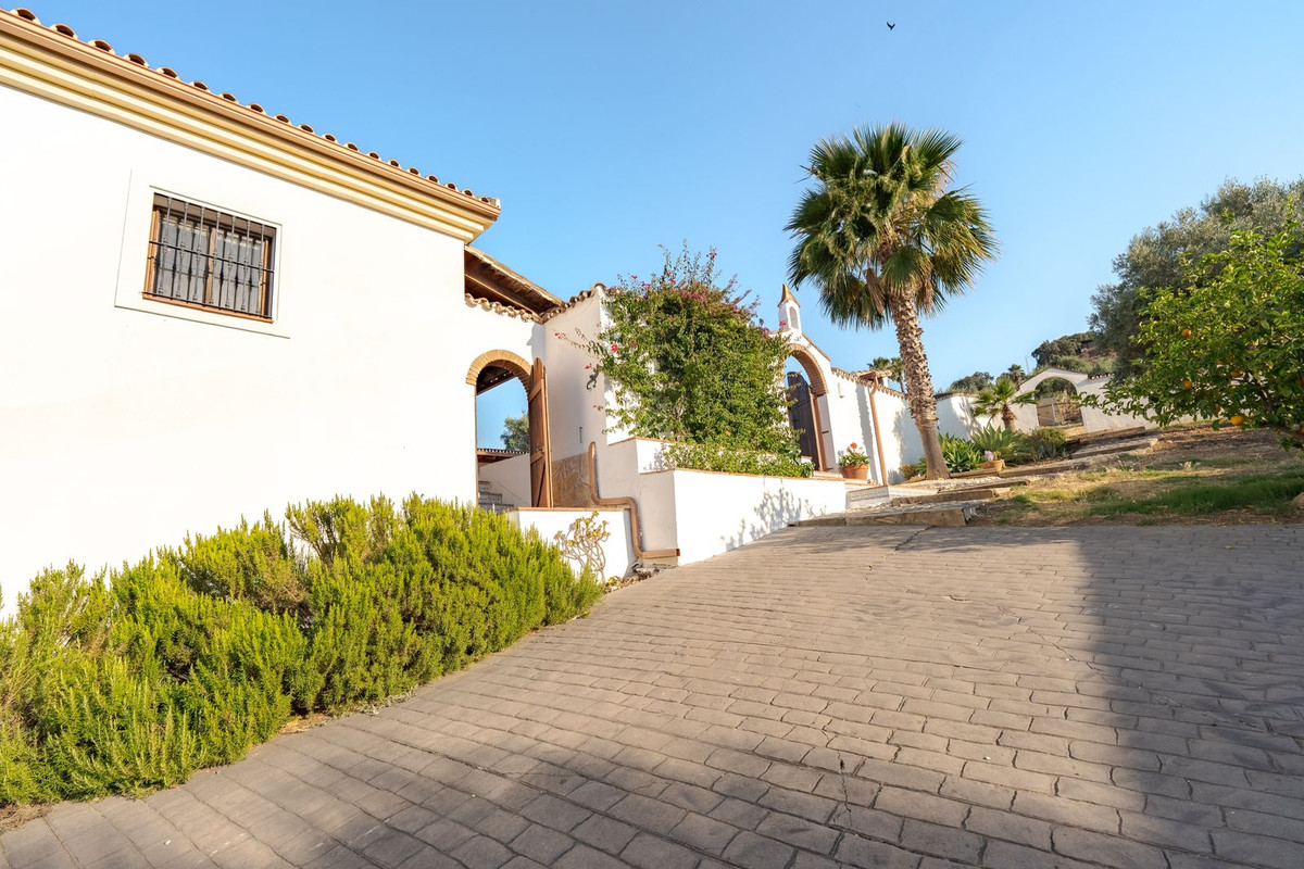 3 Bed Townhouse for sale in Coín Costa Del Sol, Málaga, Spain