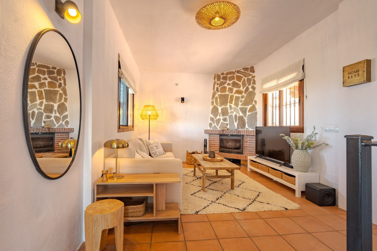 3 Bed Townhouse for sale in Coín Costa Del Sol, Málaga, Spain
