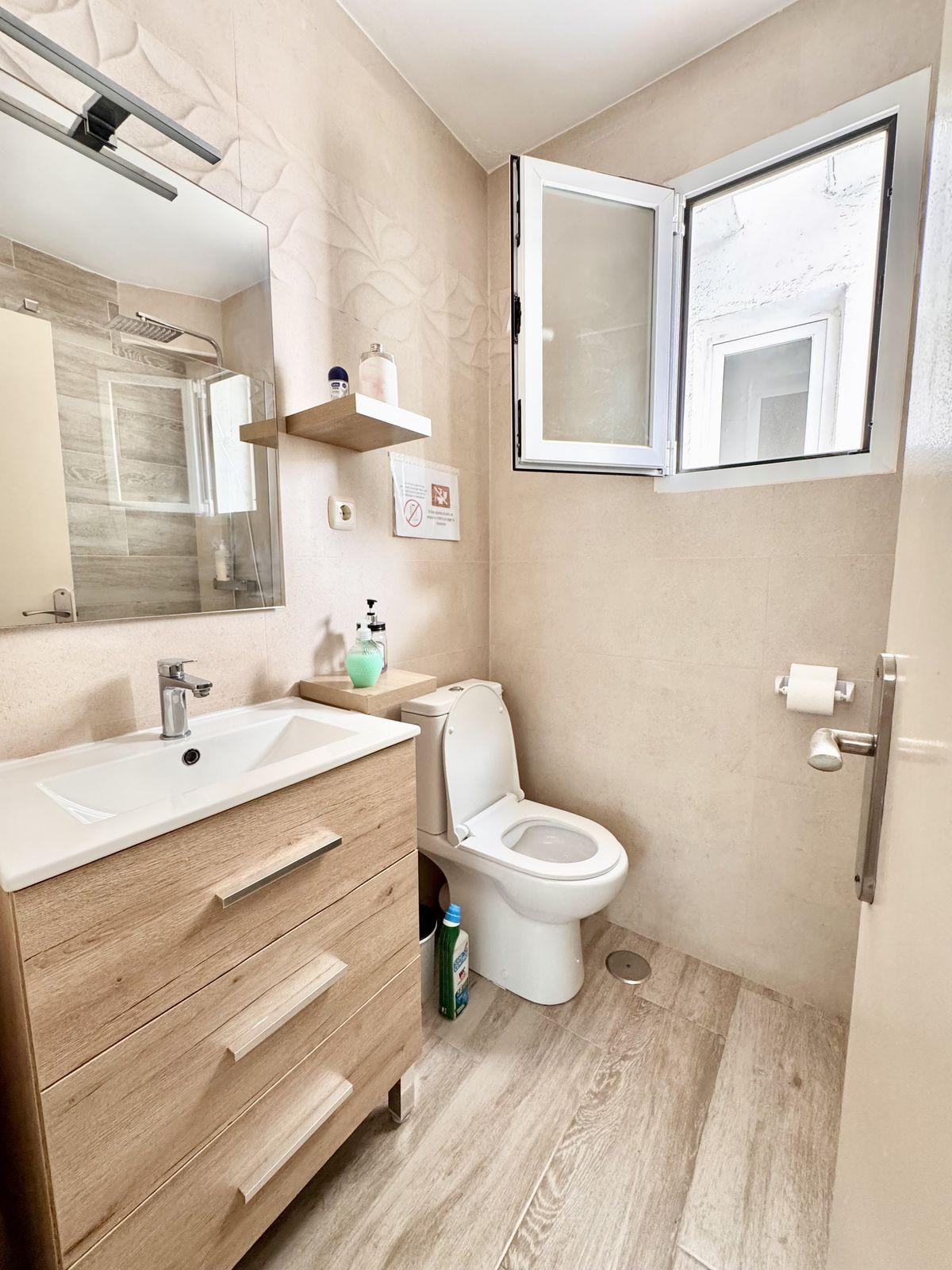 Se vende Apartamento Planta Media de 3 dormitorios en Costa Del Sol, Málaga, España