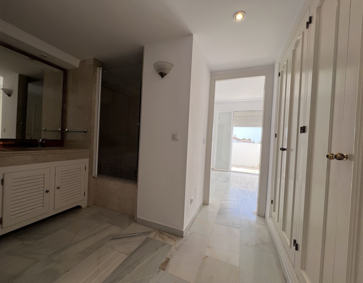 Se vende Apartamento Planta Media de 2 dormitorios en Costa Del Sol, Málaga, España
