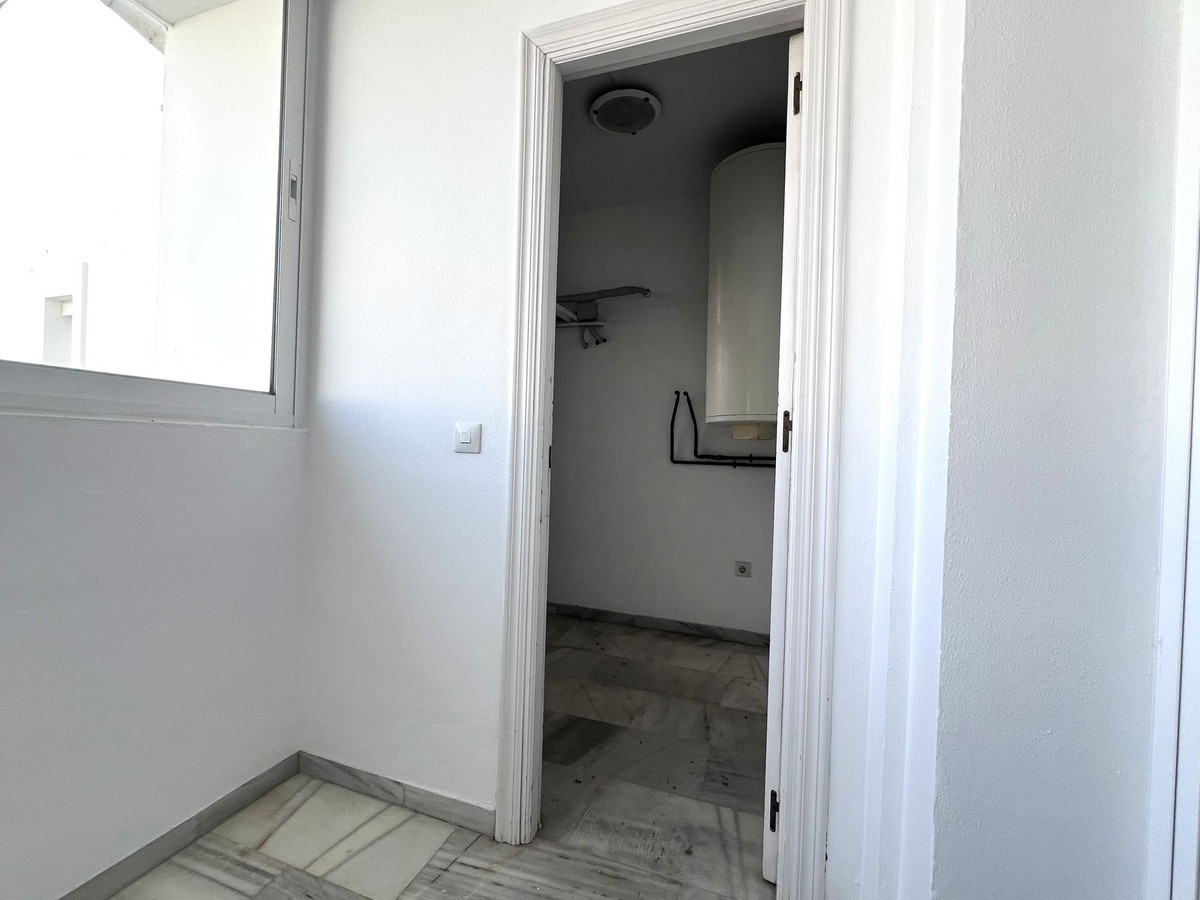 Se vende Apartamento Planta Media de 2 dormitorios en Costa Del Sol, Málaga, España
