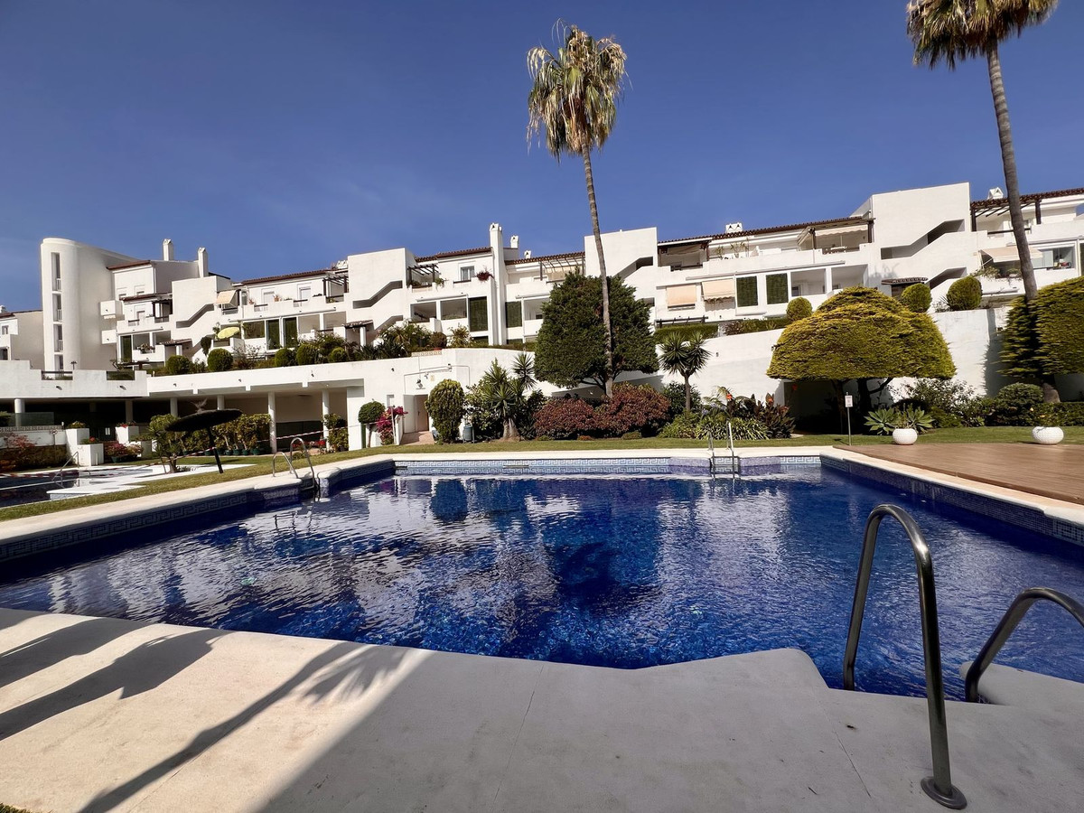 Se vende Apartamento Planta Media de 2 dormitorios en Costa Del Sol, Málaga, España