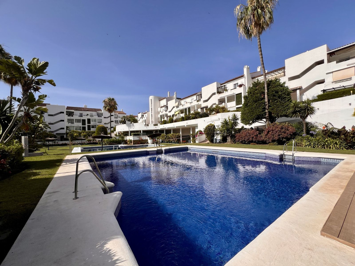Se vende Apartamento Planta Media de 2 dormitorios en Costa Del Sol, Málaga, España