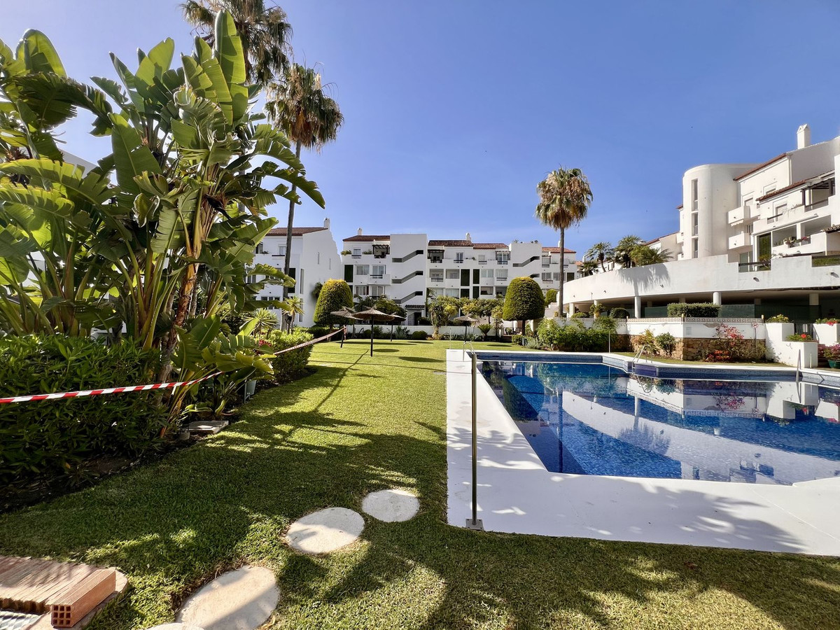 Se vende Apartamento Planta Media de 2 dormitorios en Costa Del Sol, Málaga, España