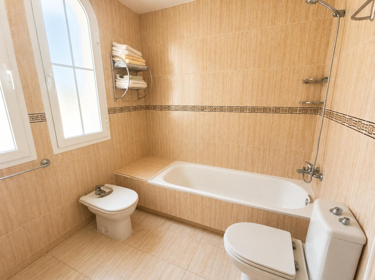 Se vende Villa - Chalet de 3 dormitorios en Costa Del Sol, Málaga, España
