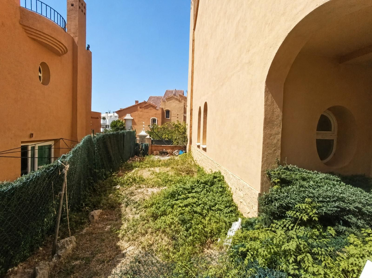 Se vende Villa - Chalet de 3 dormitorios en Costa Del Sol, Málaga, España