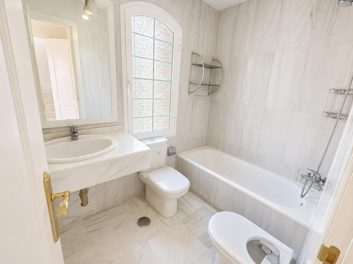Se vende Villa - Chalet de 3 dormitorios en Costa Del Sol, Málaga, España