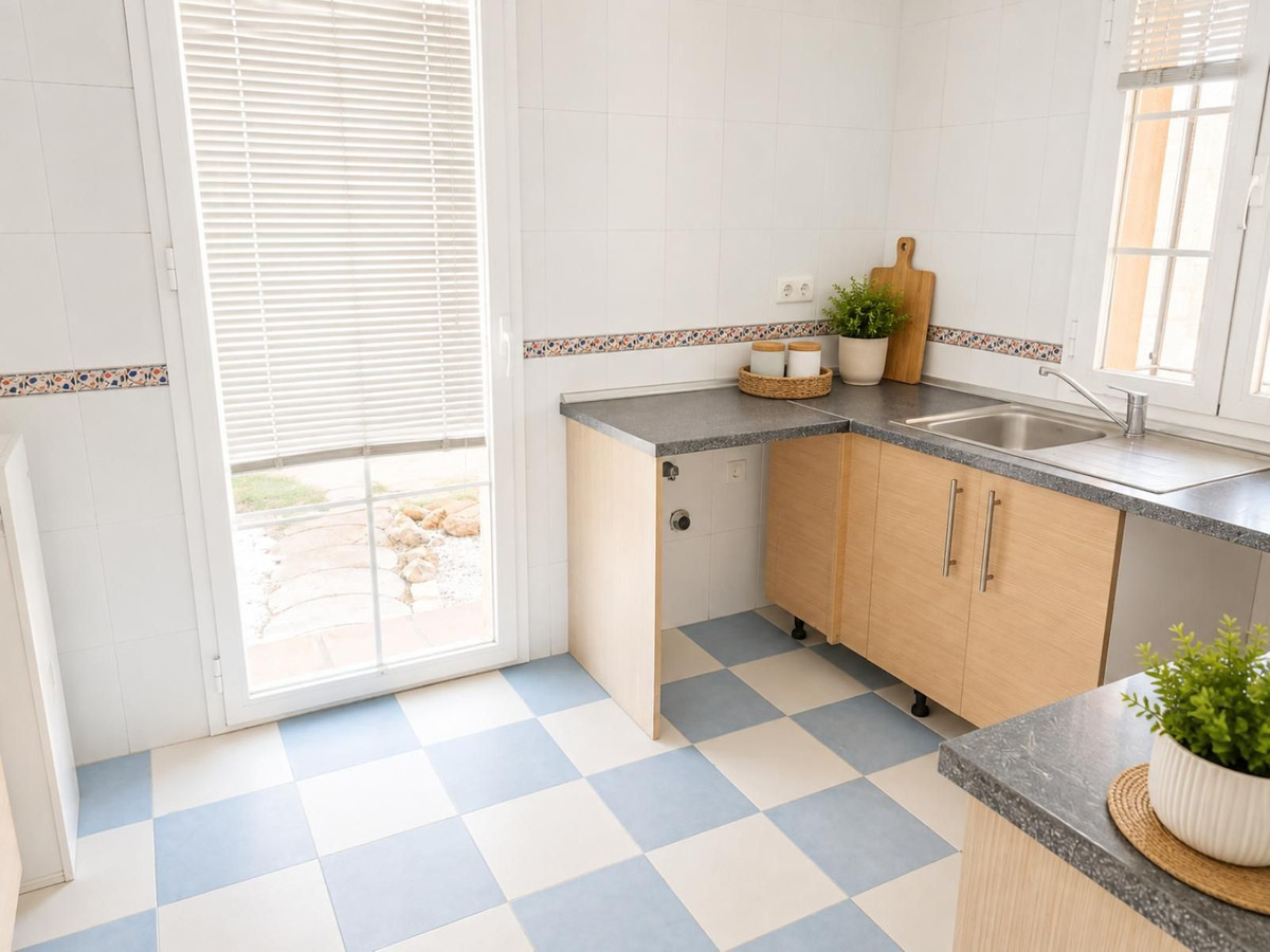 Se vende Villa - Chalet de 3 dormitorios en Costa Del Sol, Málaga, España