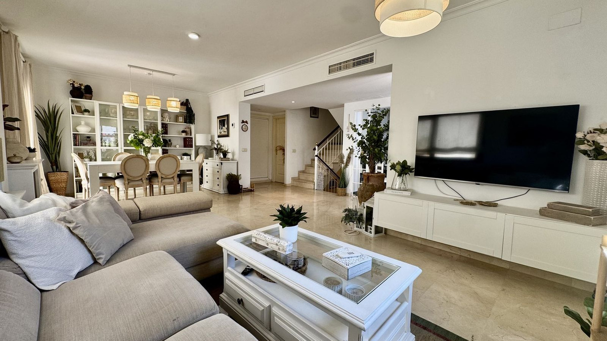 4 Bed Townhouse for sale in Arroyo De La Miel Costa Del Sol, Málaga, Spain