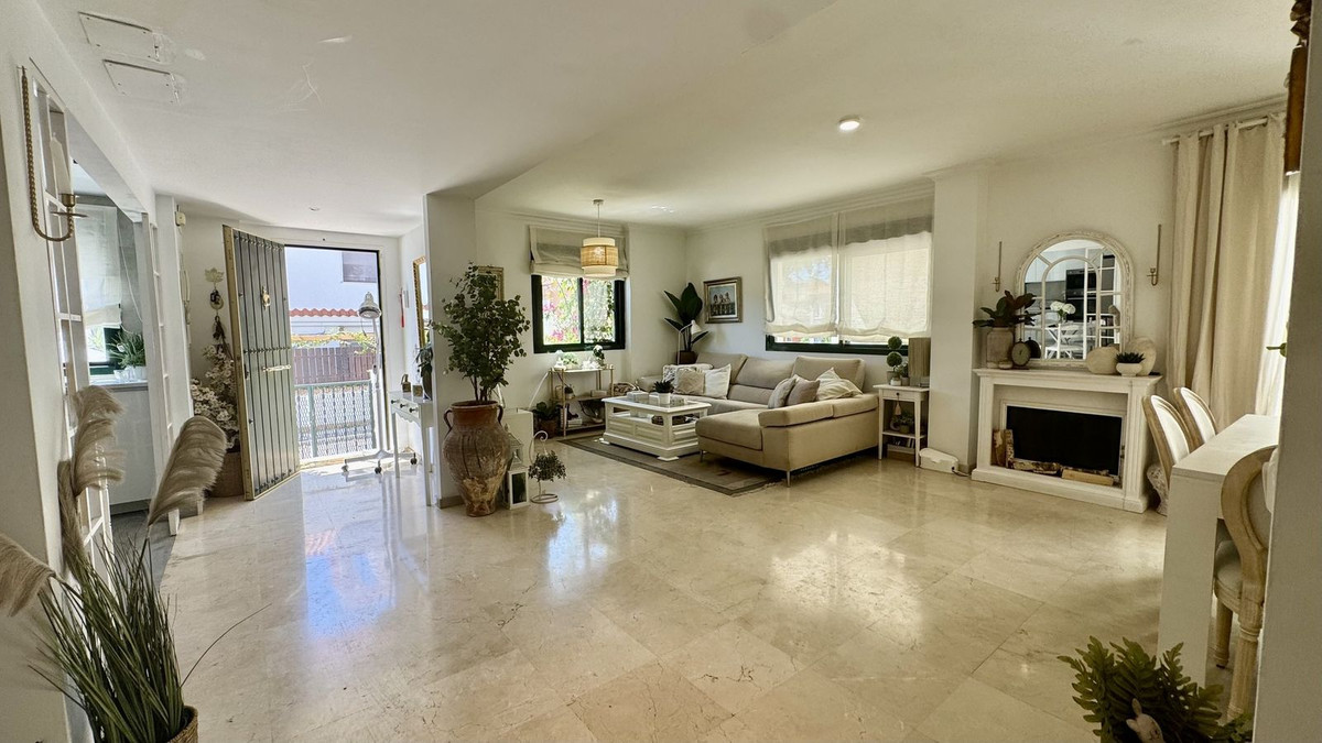 4 Bed Townhouse for sale in Arroyo De La Miel Costa Del Sol, Málaga, Spain