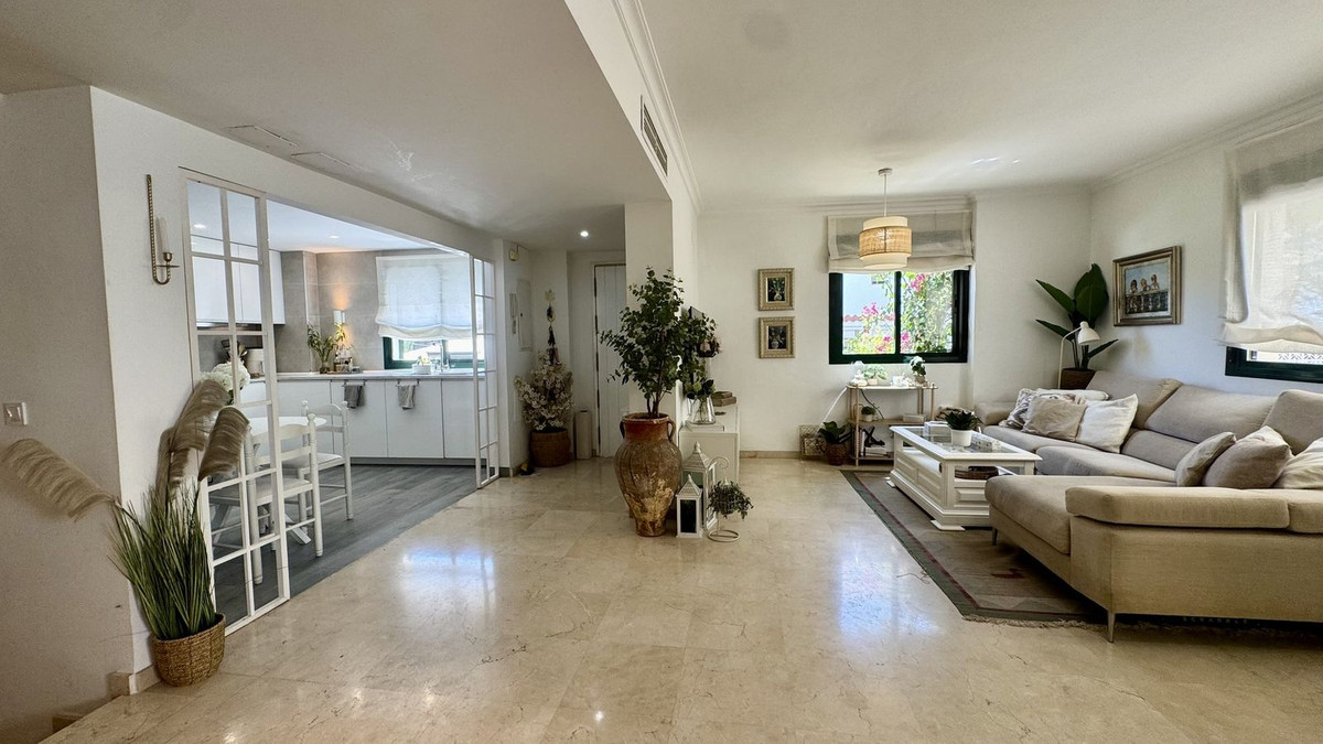 4 Bed Townhouse for sale in Arroyo De La Miel Costa Del Sol, Málaga, Spain