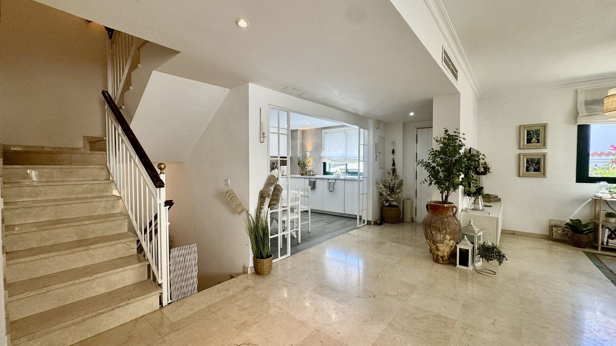 4 Bed Townhouse for sale in Arroyo De La Miel Costa Del Sol, Málaga, Spain