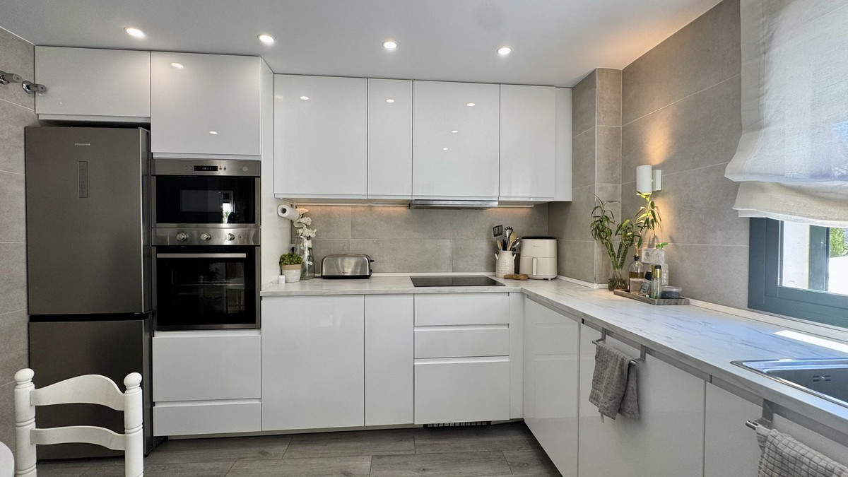 4 Bed Townhouse for sale in Arroyo De La Miel Costa Del Sol, Málaga, Spain