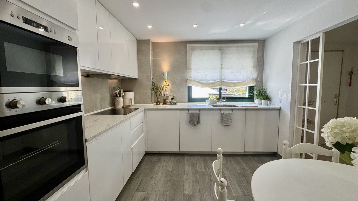 4 Bed Townhouse for sale in Arroyo De La Miel Costa Del Sol, Málaga, Spain