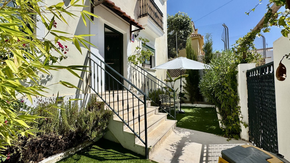 4 Bed Townhouse for sale in Arroyo De La Miel Costa Del Sol, Málaga, Spain