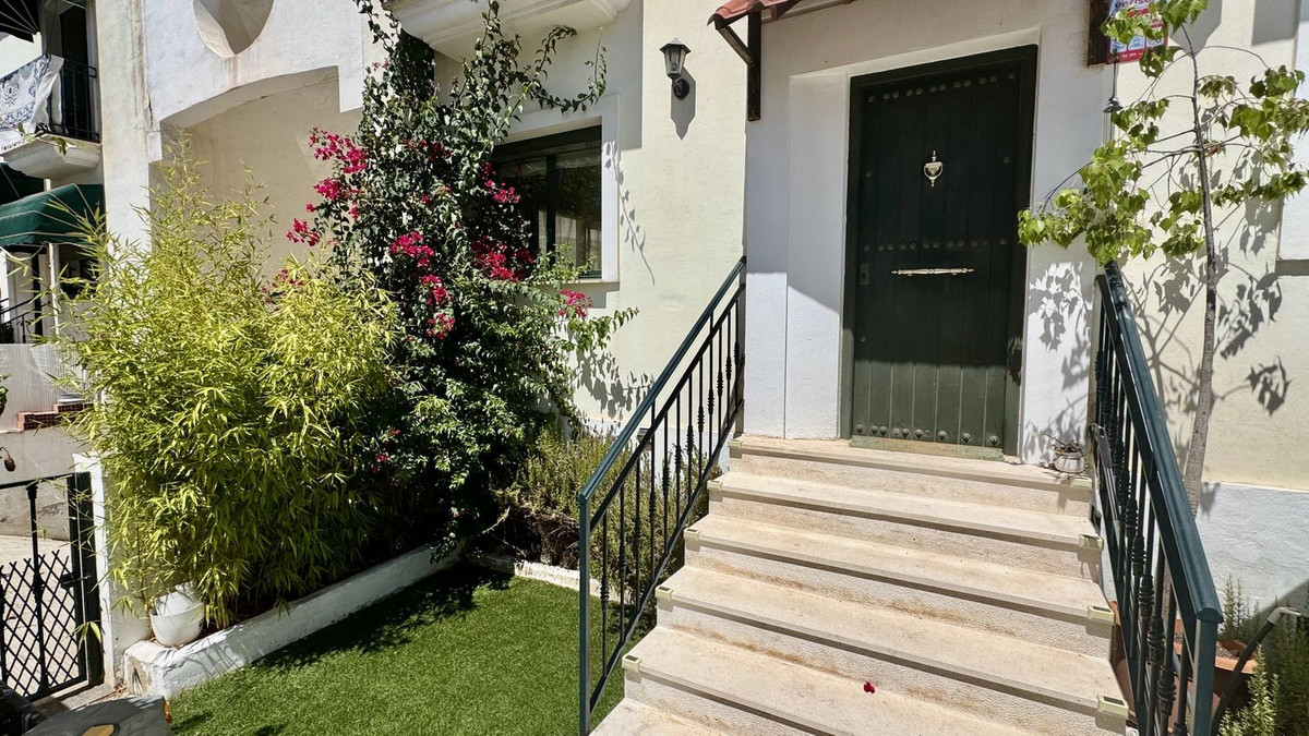 4 Bed Townhouse for sale in Arroyo De La Miel Costa Del Sol, Málaga, Spain
